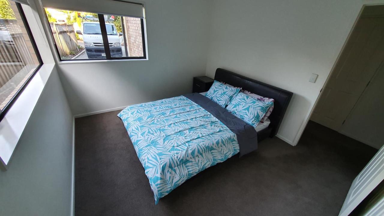 Stay In Valley Lower Hutt Exterior photo