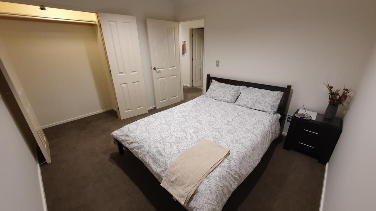 Stay In Valley Lower Hutt Exterior photo