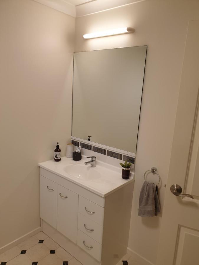 Stay In Valley Lower Hutt Exterior photo