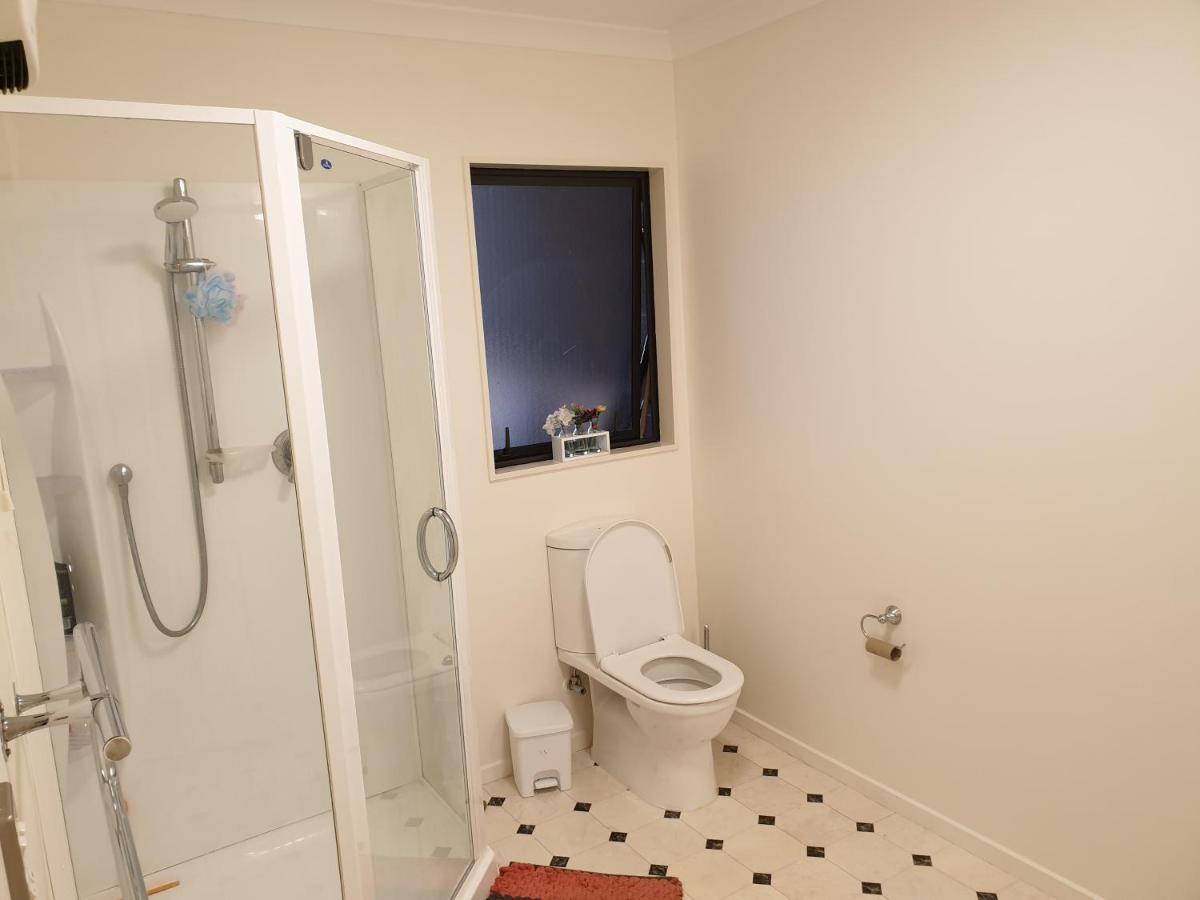 Stay In Valley Lower Hutt Exterior photo